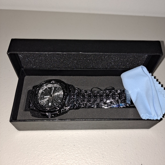 ONOLA Classic Watch - Picture 2 of 4
